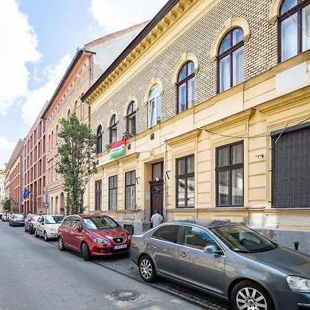 - Modern - Superb Style * Budapest