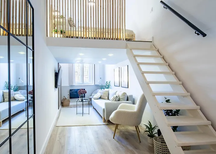 - Modern - Superb Style Apartment *